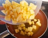 Foto del paso 1 de la receta: Tosta de manzana caramelizada con queso azul