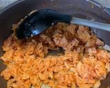 Hình bước làm 3 của món Cơm Chiên Sốt Cà - Bông Cải Xào Tôm BLW