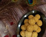 तिल गुड़ के लाडू (til gur ke ladoo recipe in Hindi) रेसिपी चरण 7 फोटो