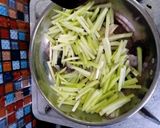 Foto langkah ke 2 dari resep Tumis Labu Siam.
