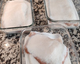 Foto del paso 3 de la receta: Salmón ahumado casero con tomate y queso fresco 😋