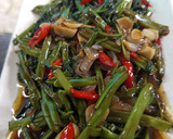 Foto langkah ke 6 dari resep Tumis kangkung kering.