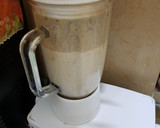 A picture of step 3 of Dates & banana shake.