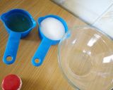 A picture of step 1 of Meringue cookie.