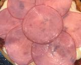 Foto del paso 3 de la receta: Pizza con champiñones, verdeo y lomo de cerdo cocido