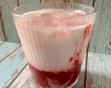 Foto langkah ke 4 dari resep Strawberry Milk.