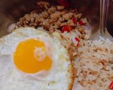 รูปขั้นตอนการทำที่ 3 ของ ข้าวผัดกะเพราไข่ดาววัดใจ (กินข้าวผัดกะเพราในขัน)