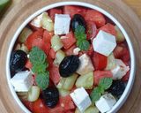Une image de l'étape 2 de 🌿 Salade grecque (pastèque feta concombre).