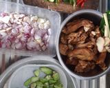 Foto langkah ke 1 dari resep Ayam masak kemangi.