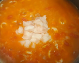 Foto del paso 5 de la receta: Fideuá de chipirones, gambas y rape con alioli