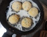 A picture of step 3 of Potato cheese balls.