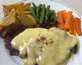 Foto langkah ke 7 dari resep Sirloin Steak with Cheese Sauce (Keto).