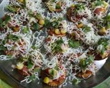 બિસ્કીટ પીઝા (Biscuit Pizza Recipe In Gujarati) રેસીપી સ્ટેપ3ફોટો