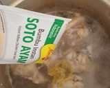 Foto langkah ke 2 dari resep Kuah soto ayam instan.