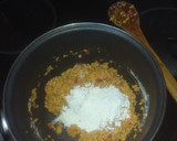 Foto del paso 2 de la receta: Croquetas de salmón ahumado, olivas y surimi