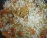 চীজ ফ্রাইড ম্যাগি (cheese fried maggi recipe in Bengali) রেসিপি ধাপ - 5 ছবি