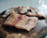 Hình bước làm 1 của món Cá chiên sốt mật ong gừng