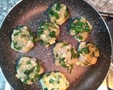 Foto del paso 2 de la receta: Albóndigas de pollo en salsa de Espinacas