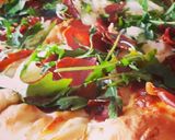 Foto del paso 7 de la receta: Pizza de jamón y rúcula