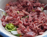 Foto del paso 4 de la receta: Codillo de cerdo en ensalada