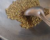 A picture of step 2 of Dry red chilli chutney.