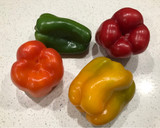 Foto del paso 1 de la receta: Pimientos de 4 colores hechos ensalada