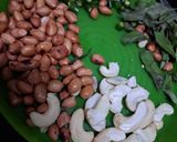 A picture of step 2 of Thin poha chevda.
