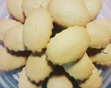A picture of step 8 of Bocconotti Abruzzesi.