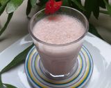 Foto langkah ke 3 dari resep Banana Strawberry Smoothies.