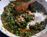 A picture of step 5 of Methi Malai matar.
