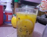 Foto langkah ke 2 dari resep Teh Lemon Markisa.