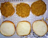 A picture of step 2 of Chicken shami burger.