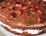 Foto del paso 7 de la receta: Bomba 💣 de frutilla 🍓dulce de leche y chantilly🤤👌🏻