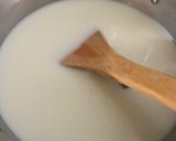 Foto del paso 2 de la receta: Manjar de leche con guindones y coco