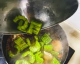 รูปขั้นตอนการทำที่ 7 ของ ตุ๋นมะระไก่
