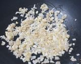 A picture of step 2 of Lasuni Palak Khichadi.