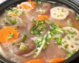 Hình bước làm 3 của món Củ sen hầm chân giò