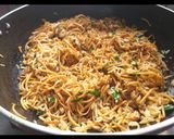 A picture of step 2 of Mixed Hakka noodle fried rice.