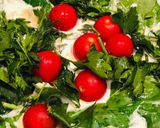 Foto del paso 2 de la receta: Salmón al ajillo con Espinacas Baby y Tomates Cherries en crema de Queso Azul