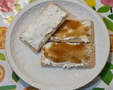 Foto del paso 2 de la receta: Requesón casero de flores con miel sobre tostadas de pan de flor