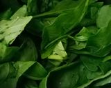 A picture of step 1 of Spinach soup.