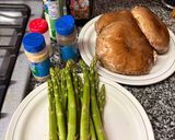 Foto del paso 1 de la receta: Espárragos con Portobello en Aceite de Oliva extra virgen La Española