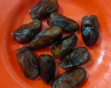 Foto langkah ke 1 dari resep Puding Roti Kurma Kukus.