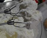 Foto del paso 4 de la receta: Vasitos de fresas con crema de queso
