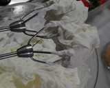 Foto del paso 4 de la receta: Vasitos de fresas con crema de queso