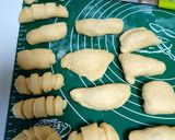 Foto langkah ke 9 dari resep Roti Unyil (isi sosis).