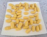 A picture of step 1 of Golden Jackfruit Seeds (Met Khanoon).