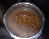 A picture of step 1 of Chevda Chana.