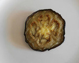 Foto del paso 5 de la receta: Berenjena con pesto rojo y queso de cabra