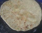 A picture of step 3 of Alu paratha.